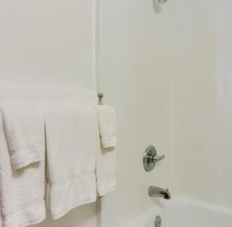 Waikiki Hotel | The Twin Fin Hotel
