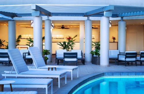 Waikiki Hotel | The Twin Fin Hotel
