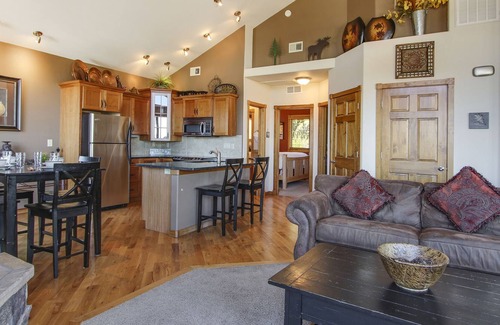 Estes Park Condo | The Twin Owls 21A - 2 Br Condo with Private Hot Tub - Lake/Mountain Views!