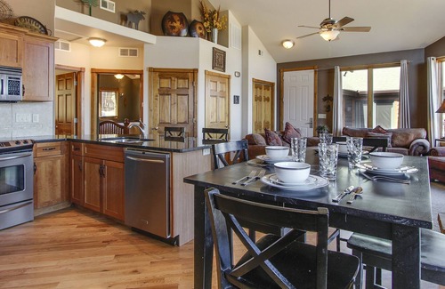 Estes Park Condo | The Twin Owls 21A - 2 Br Condo with Private Hot Tub - Lake/Mountain Views!