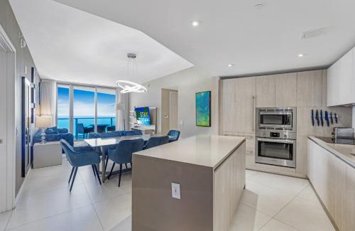 Hollywood South Central Beach Apartment | The Ultimate Resort - BEACHFRONT 2 BEDROOM APARTMENT WITH DIRECT OCEAN VIEW, ROOFTOP POOL, HOT TUB AND GYM