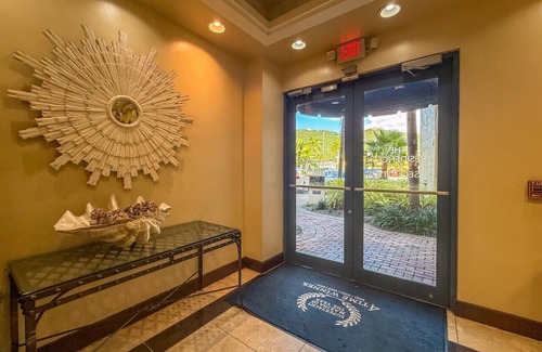 Flag Hill Condo | The Ultimate upscale 3Br condo. Walk to everything!