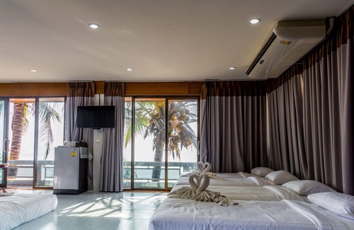 Bang Saphan Hotel | The Uncle Beach Resort