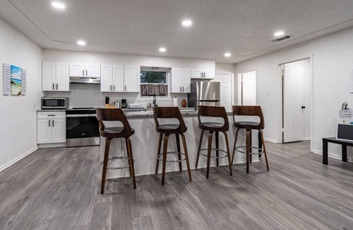 Tech Terrace House | The University-2 bed/2bath-straightshot to Tech
