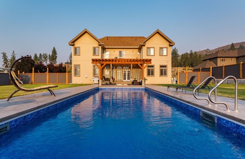 Southwest Mission House | The Upper Mission Estate with private pool & backyard