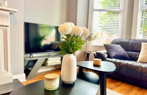 Belfast Apartment | The Urban Oasis - Great location near Pubs, Restaurants and more! Bus links on doorstep