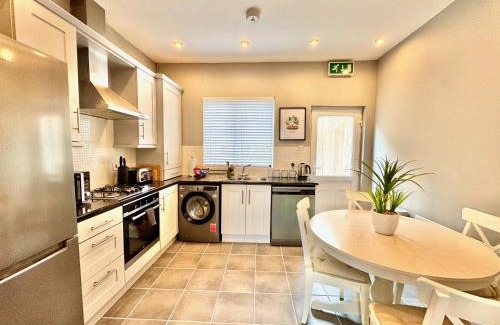 Belfast Apartment | The Urban Oasis - Great location near Pubs, Restaurants and more! Bus links on doorstep