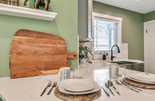 Mankato House | ~The Urban Oasis~Modern