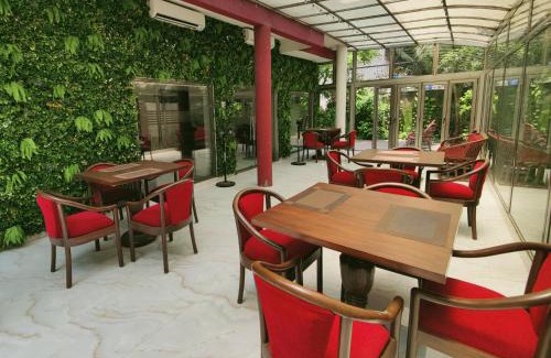 Jogeshwari East Bed & Breakfast | The V Sadan