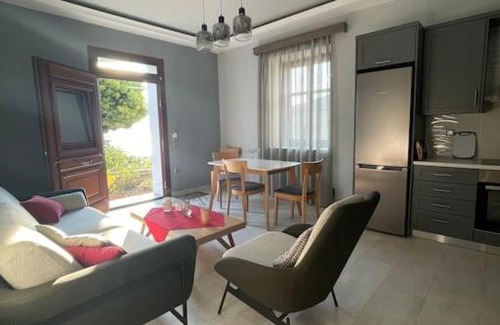 Mithimna Apartment | The Valley Of the Sun