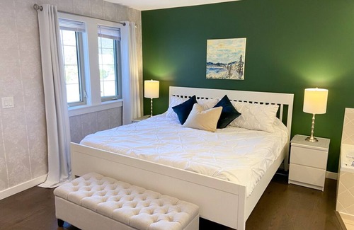 Okanagan-Similkameen Bed & Breakfast | 'The Verandah' King Suite at GaLa View B&B: Mountain & Lake Views