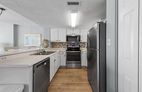 Ocean Drive Condo | The Verandas 404 - 3 Bed/3 Bath Ocean Front Condo - Walk to Main Street - Pool, Hot Tub & Lazy River