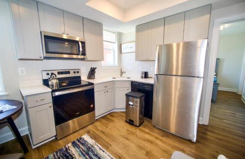 Brightwood Park Apartment | The Vianny:Petite Modern Lodge