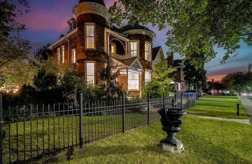 Windsor House | The Victorian on Victoria