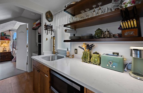 Orchard District Apartment | The Victorian Story at Midtown Manor