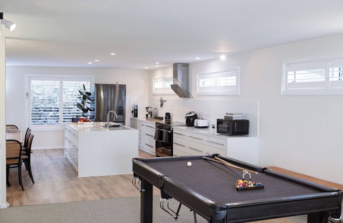 Kingston Beach House | The View at Kingston Beach - Newly Renovated
