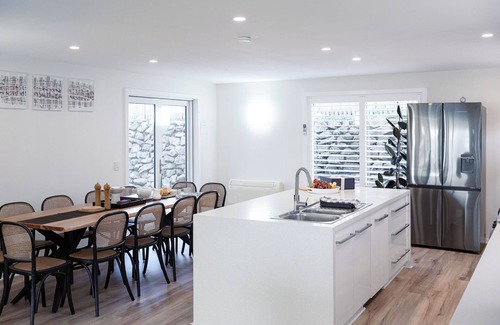 Kingston Beach House | The View at Kingston Beach - Newly Renovated