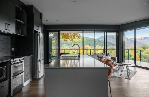 Bright Apartment | The View Bright - Apartment 2 - The View Bright has a fabulous outlook and location, being one of the few places in the Bright township with uninterrupted views of the Upper Ovens Valley and Mount Bogong.