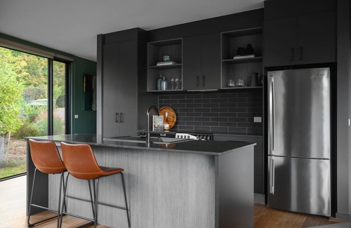 Bright Apartment | The View Bright - Apartment 2 - The View Bright has a fabulous outlook and location, being one of the few places in the Bright township with uninterrupted views of the Upper Ovens Valley and Mount Bogong.