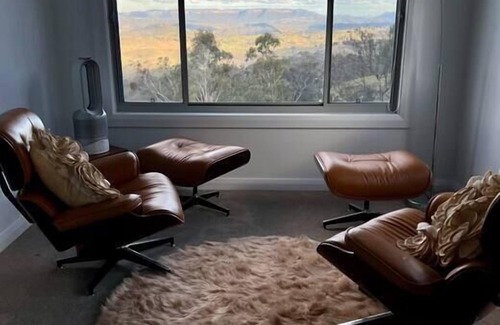 Lithgow City Council House | The View @ Ulandi - Jenolan Caves & Blue Mountains