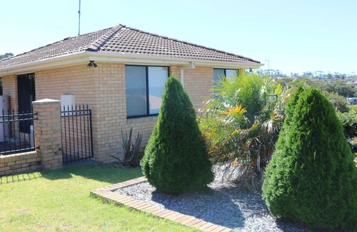 Tura Beach House | The Views - 3 Bedroom Home - Pet Friendly - 5+ nights