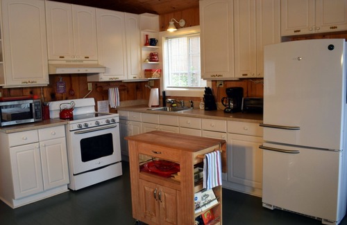 Jenner House | The Viking House-Charming Riverfront Home Breathtaking Views Amenities Starlink