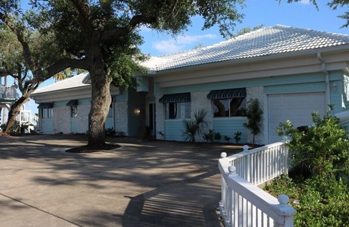 Fulton House | The Villa at D&R Pelican Bay Resort