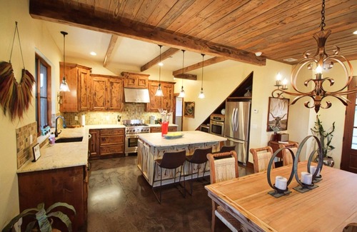 Fredericksburg House | The Villa at Spotted Sheep Farms - 8 Acres, 3 miles to downtown, close to wine!