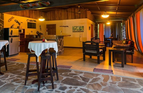 La Fortuna Villa | The Villa Hermosa 1+ Acres: Swimming Pool/Game Room/Tropical Gardens