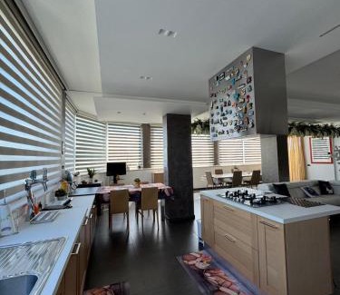 Municipio 2 Apartment | The Villa Pool & Relax