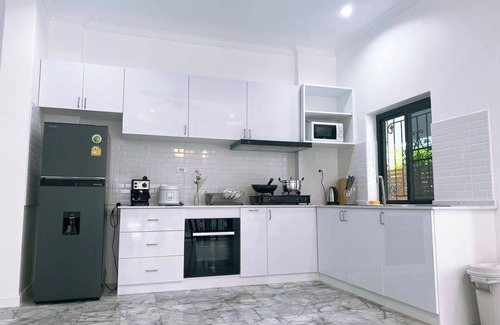 Na Kluea House | The villa with dock is 5 minutes from the beach