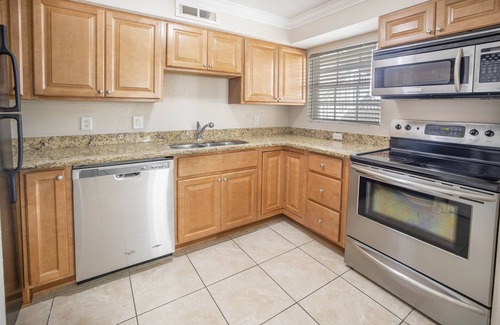Siesta Key Village Apartment | The Village Breeze II - White-sand, Pool, Beaches, Daiquiris, Seafood!