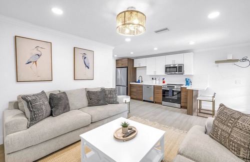 Siesta Key Village Apartment | The Village Breeze – 4BR/2BA, Pool, Walk to Beach & Siesta Key Village (2 Units)
