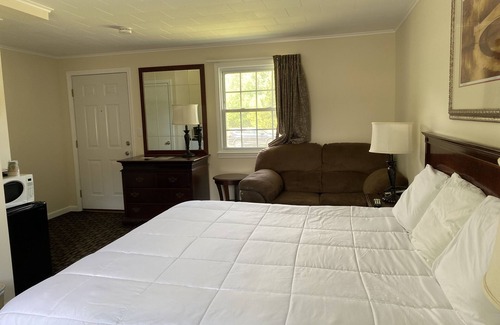 Williamstown Hotel | The Villager Motel