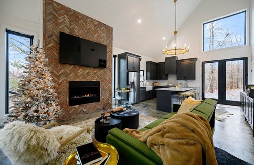 Broken Bow Cabin | The Vine: A Dream Escape for Couples!