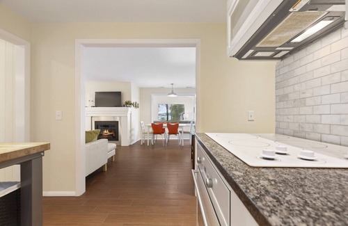 Frankfort House | The Vine House on Crystal Lake