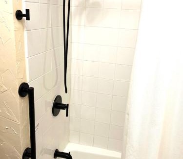 North Hollywood House | The Vine Studio City - CAL KING - Private Entrance