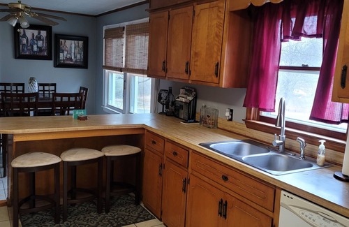 Toast House | The Vineyard House - Quiet and Quaint Full House