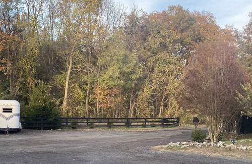 Aldie House | The Vineyard View @M&M Farm