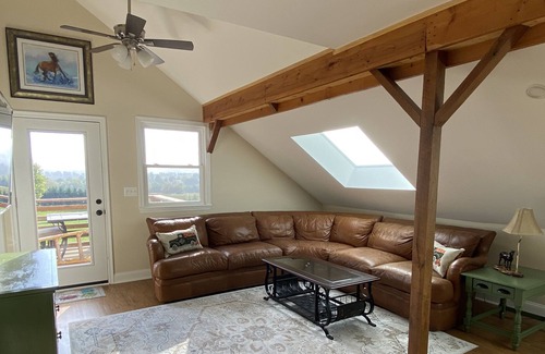 Aldie House | The Vineyard View @M&M Farm