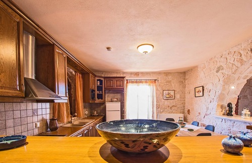 Koiliomenos Apartment | The Vivian - Luxury Stone Villa