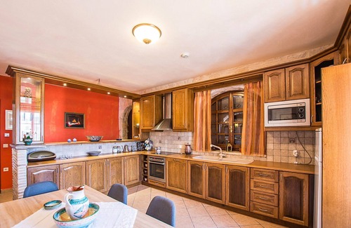 Koiliomenos Apartment | The Vivian - Luxury Stone Villa