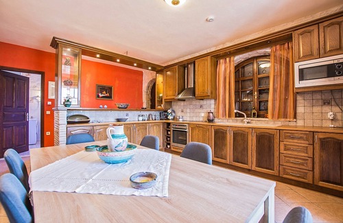 Koiliomenos Apartment | The Vivian - Luxury Stone Villa