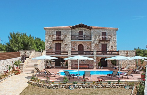Koiliomenos Apartment | The Vivian - Luxury Stone Villa