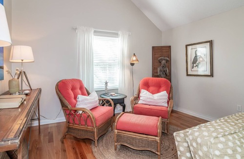 North Litchfield Beach House | The Waccaway Beach House- Beach 3 min walk, Stylish Interior, Sun-lit Deck