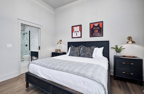 Cullman Hotel | The Wallace Suite | 5 Minutes from I65 | In the heart of Cullman