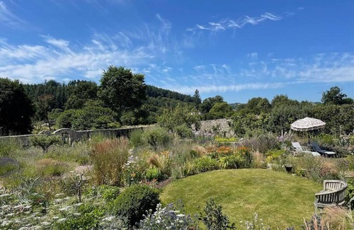 Totnes House | The Walled Garden