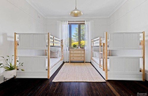 Katoomba House | The Waratah House close to town center