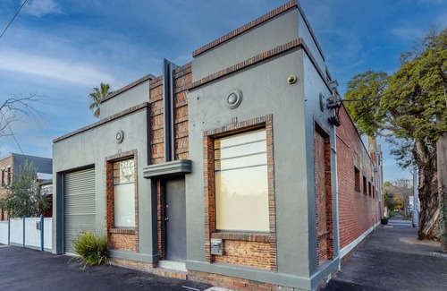 Fitzroy North House | The Warehaus | Spacey, Cool & Comfy