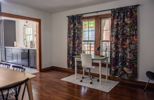 Stephenville House | The Warmer Place - Charming Bungalow near TSU